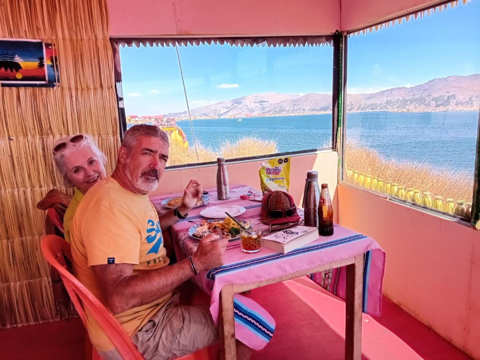 Urosfood & Titiqaqa Lodge חדר תמונה
